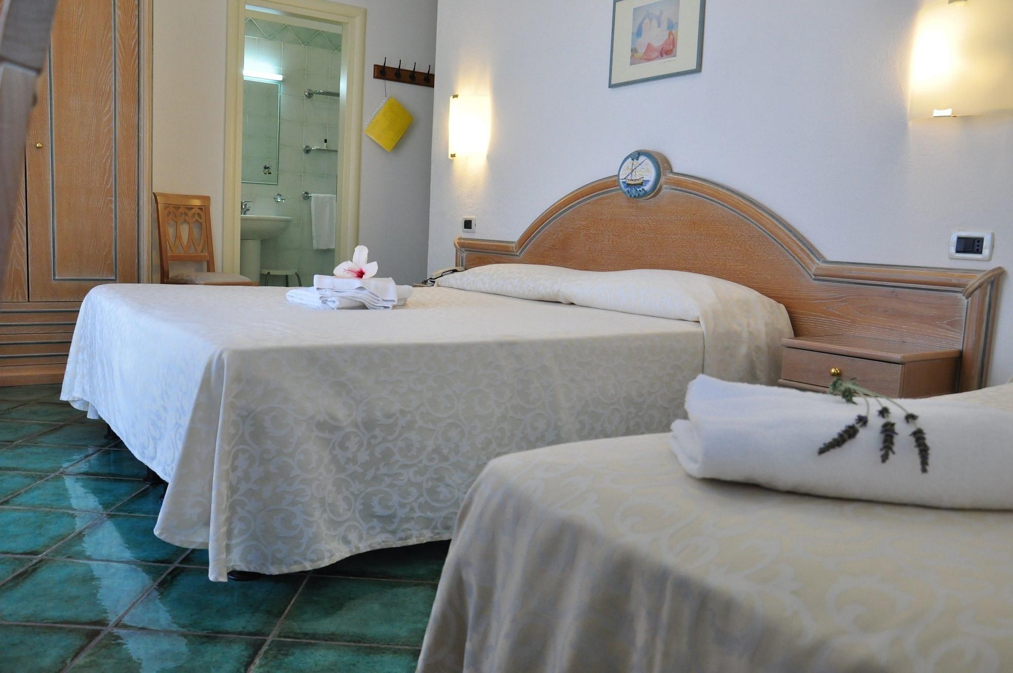Hotel La Marticana อีสเกีย ภายนอก รูปภาพ