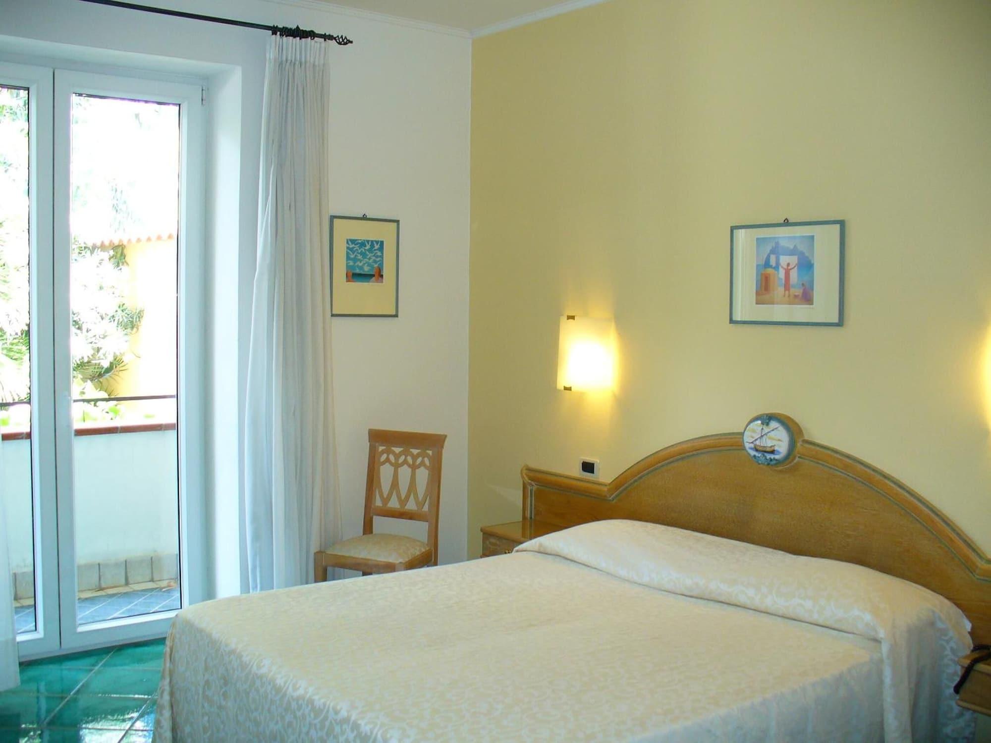 Hotel La Marticana อีสเกีย ภายนอก รูปภาพ