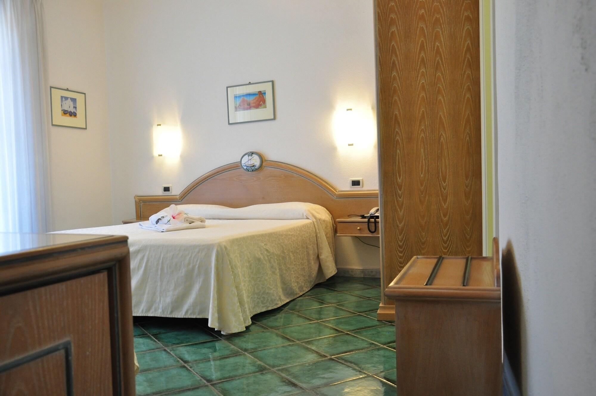 Hotel La Marticana อีสเกีย ภายนอก รูปภาพ