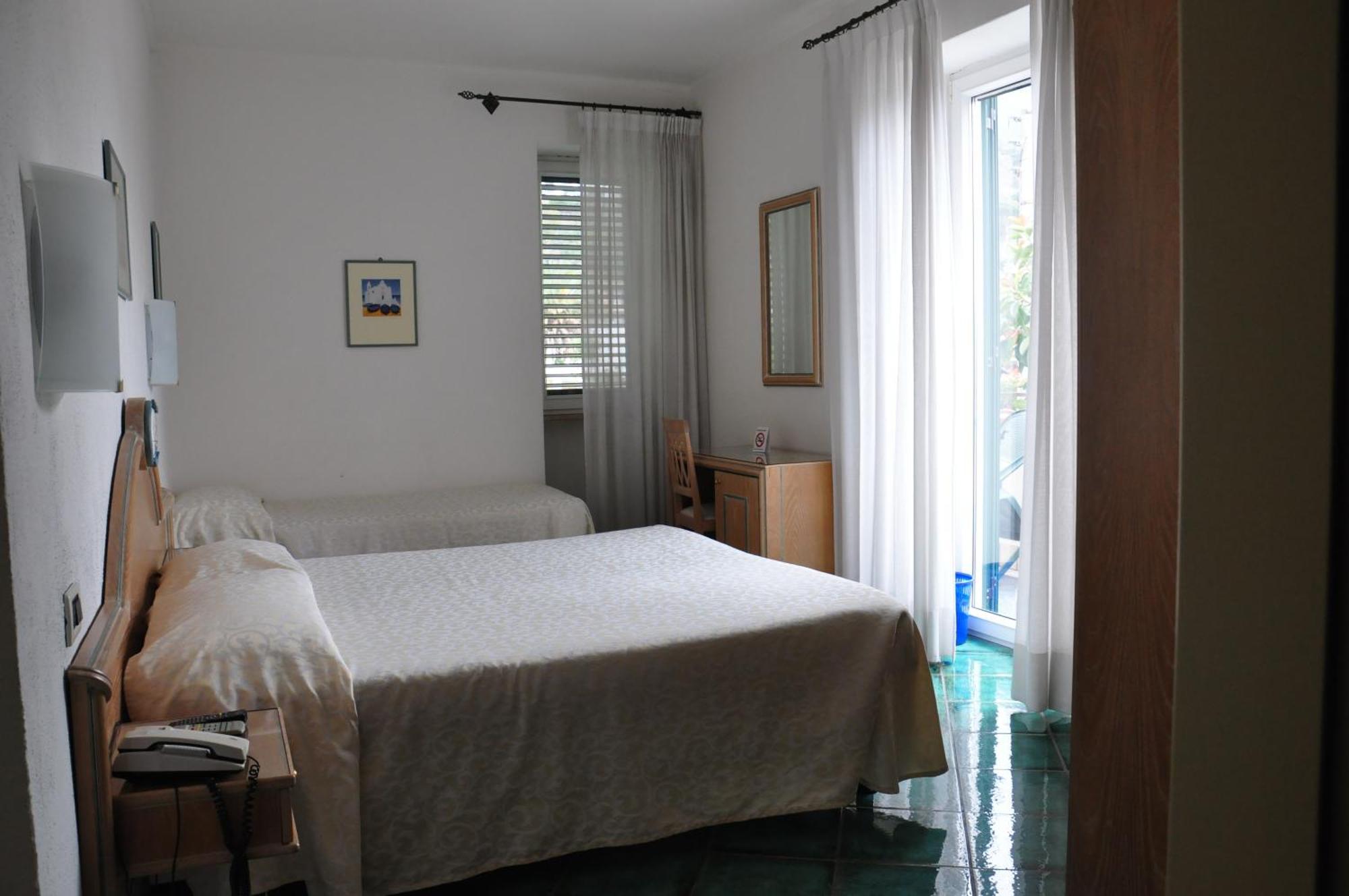 Hotel La Marticana อีสเกีย ภายนอก รูปภาพ