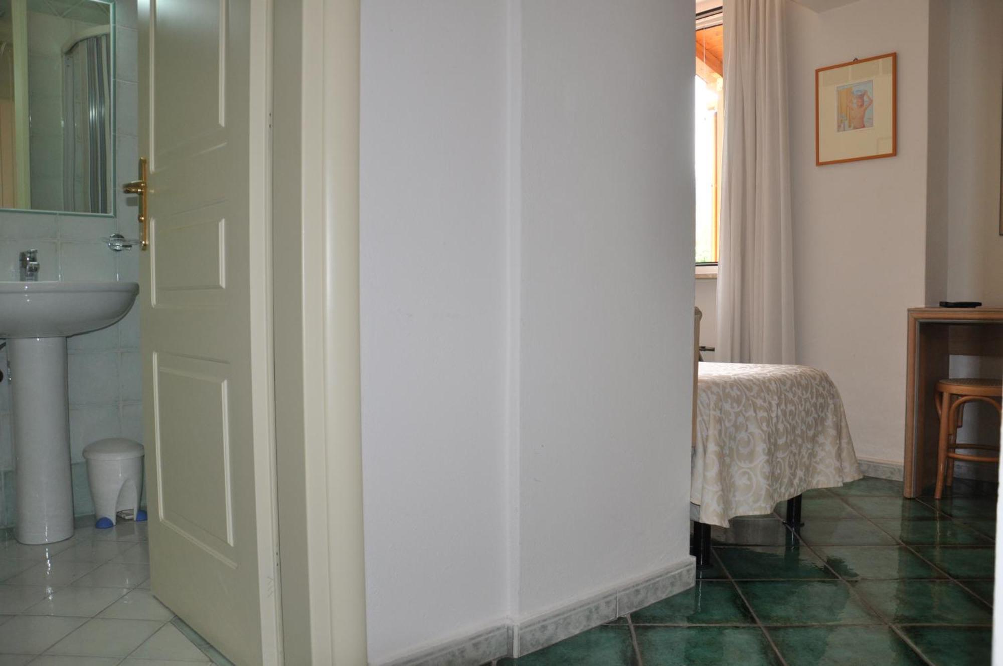 Hotel La Marticana อีสเกีย ห้อง รูปภาพ