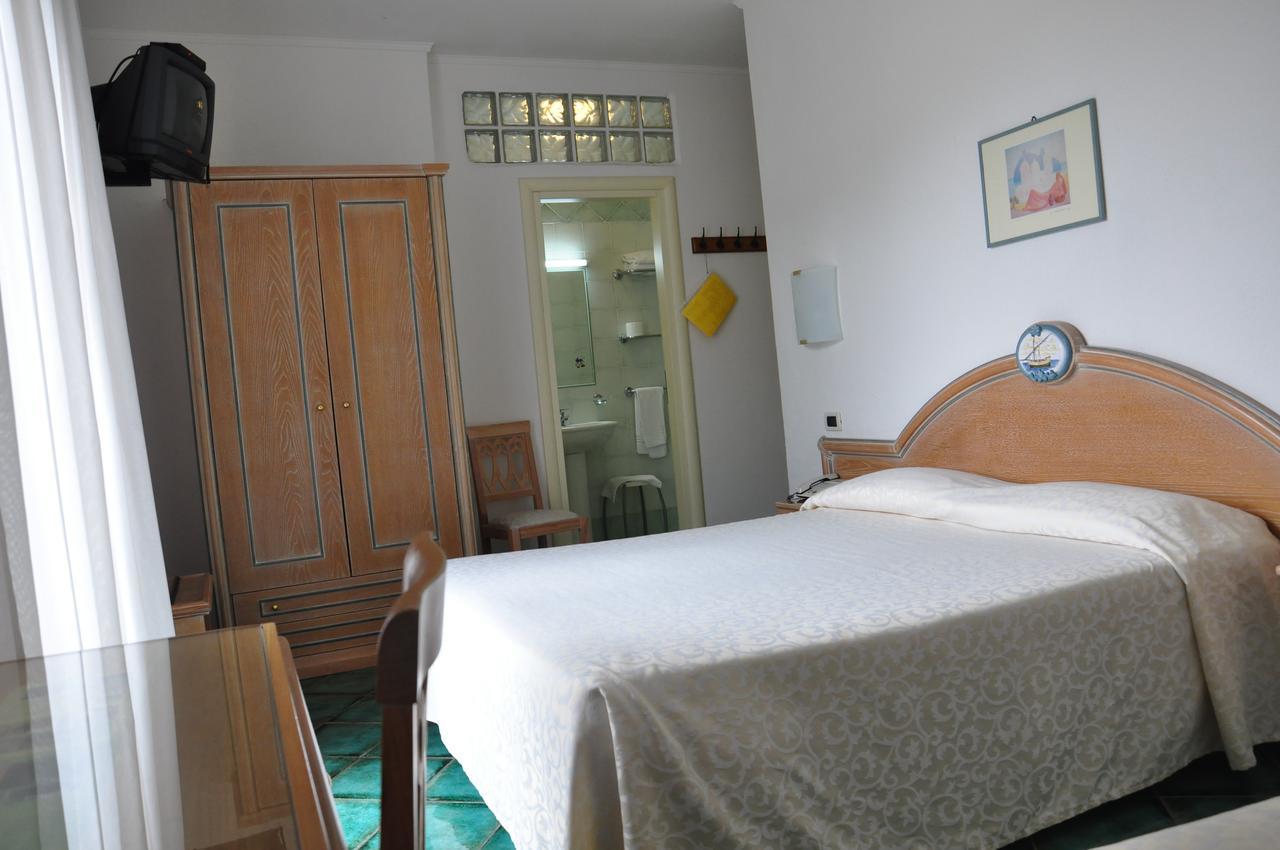 Hotel La Marticana อีสเกีย ภายนอก รูปภาพ
