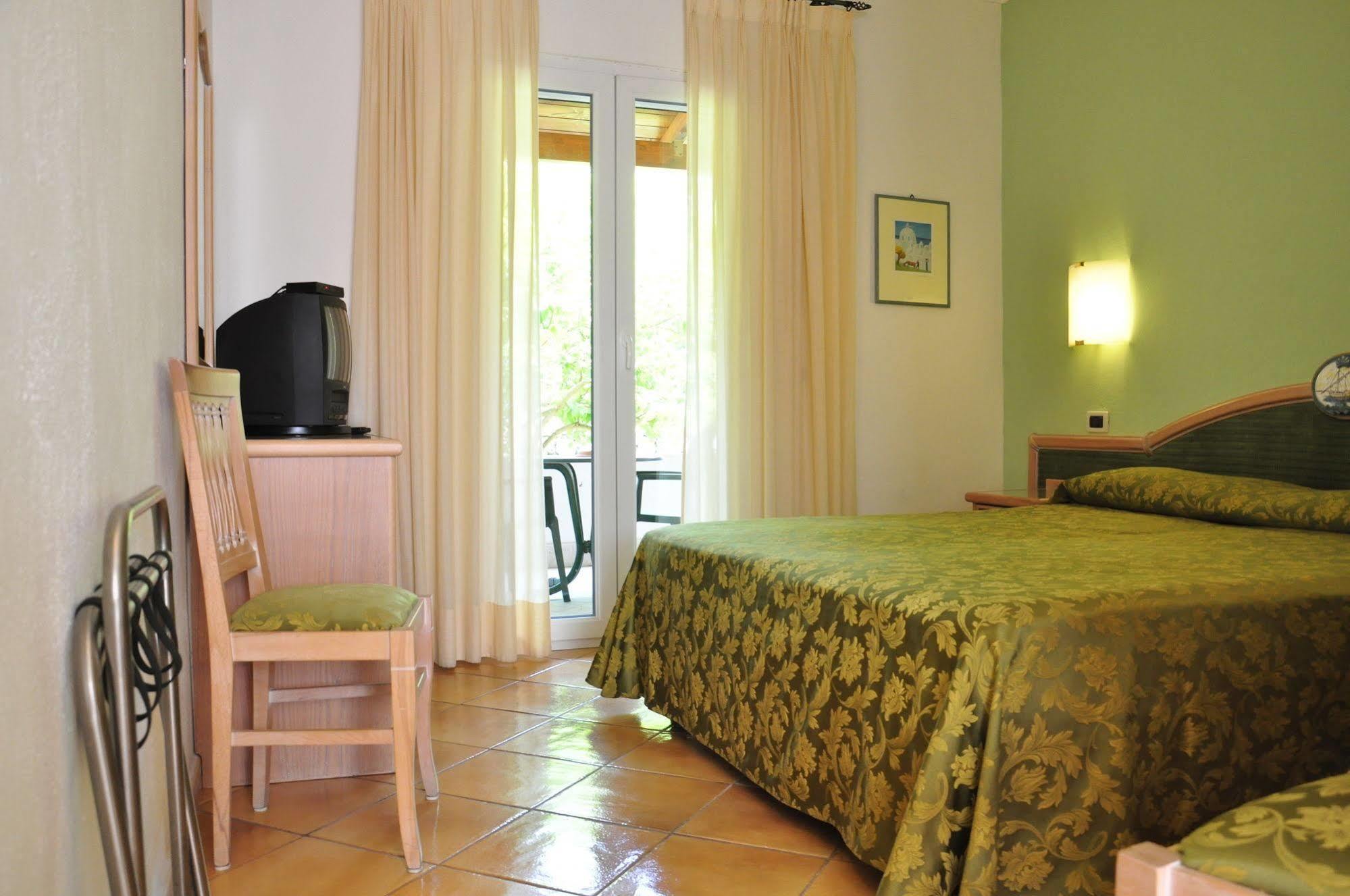 Hotel La Marticana อีสเกีย ภายนอก รูปภาพ