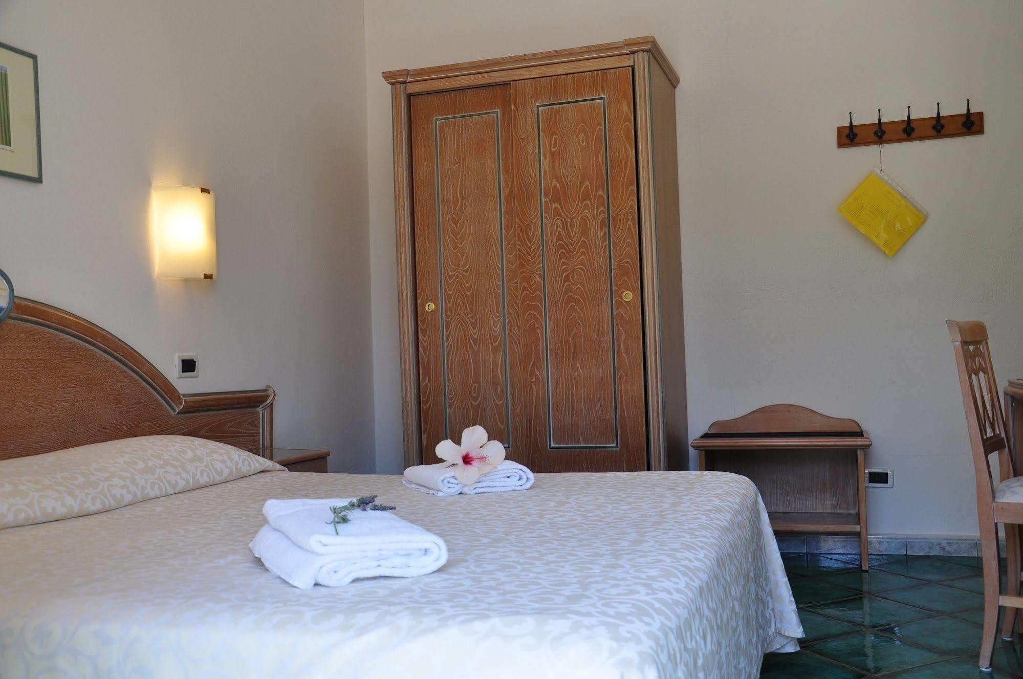 Hotel La Marticana อีสเกีย ภายนอก รูปภาพ