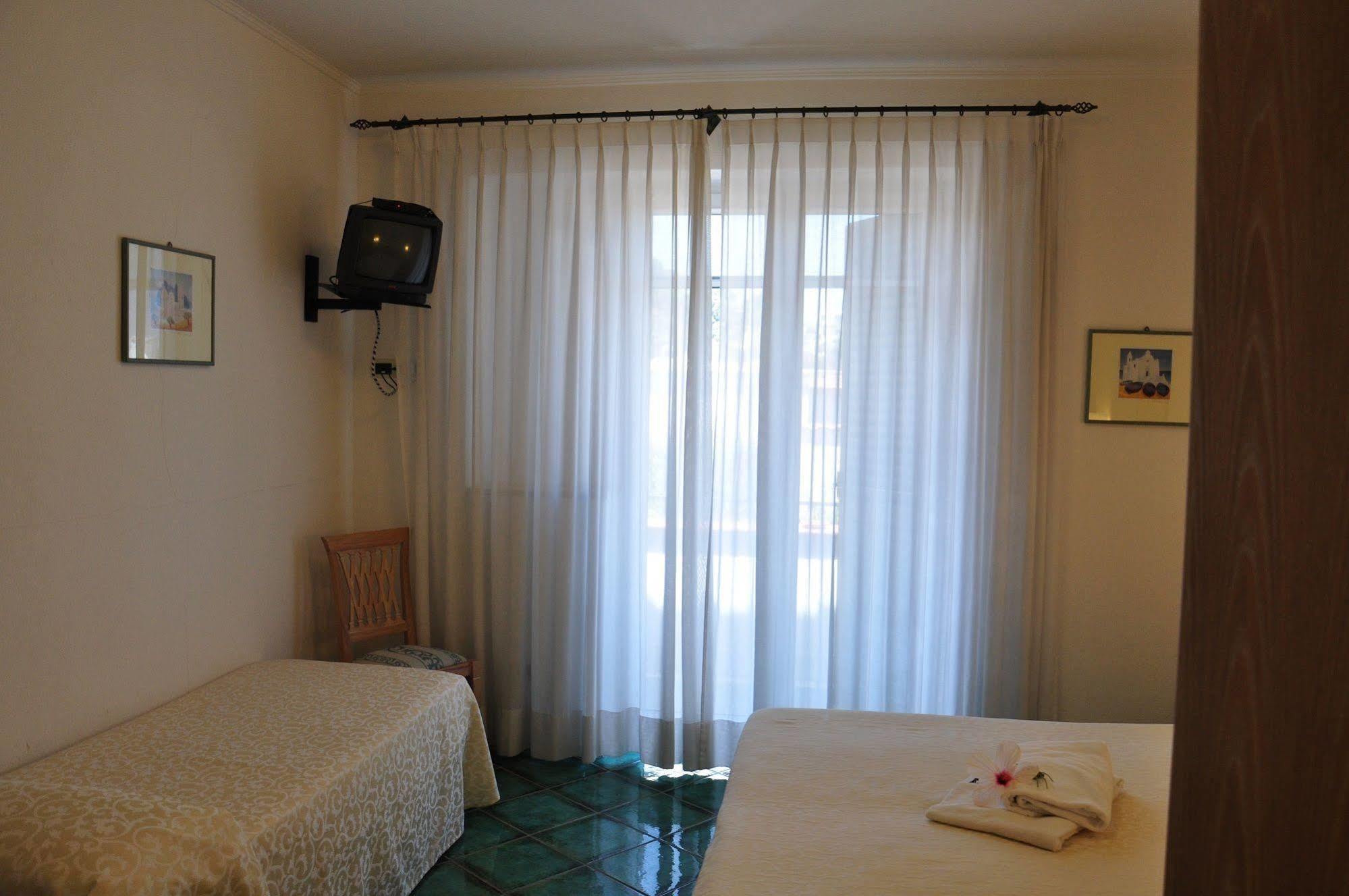 Hotel La Marticana อีสเกีย ภายนอก รูปภาพ